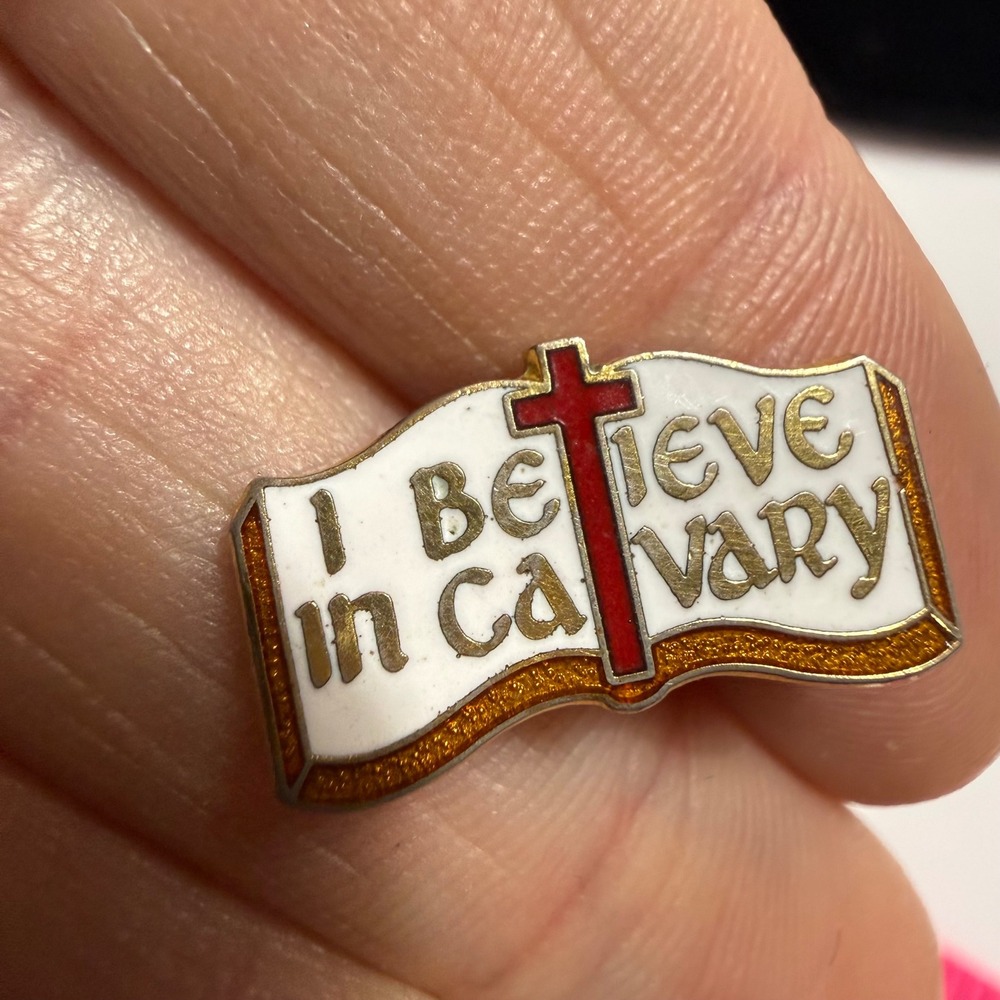 Vintage I Believe in Calvary Bible Cross Enamel Lapel Pin Gold Tone Religious